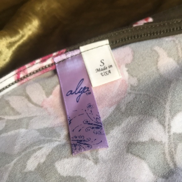 Faux Wrap Dress - Picture 6 of 9